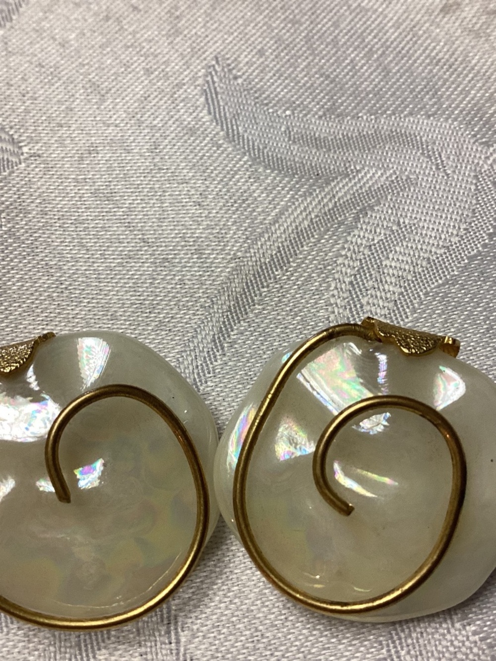Midcentury swirll funky clip earrings.